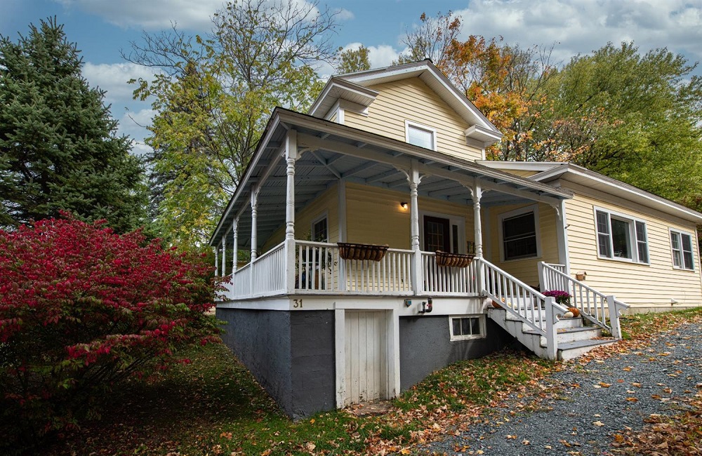 Chatham Village Cottage Country Life Real Estate LLC