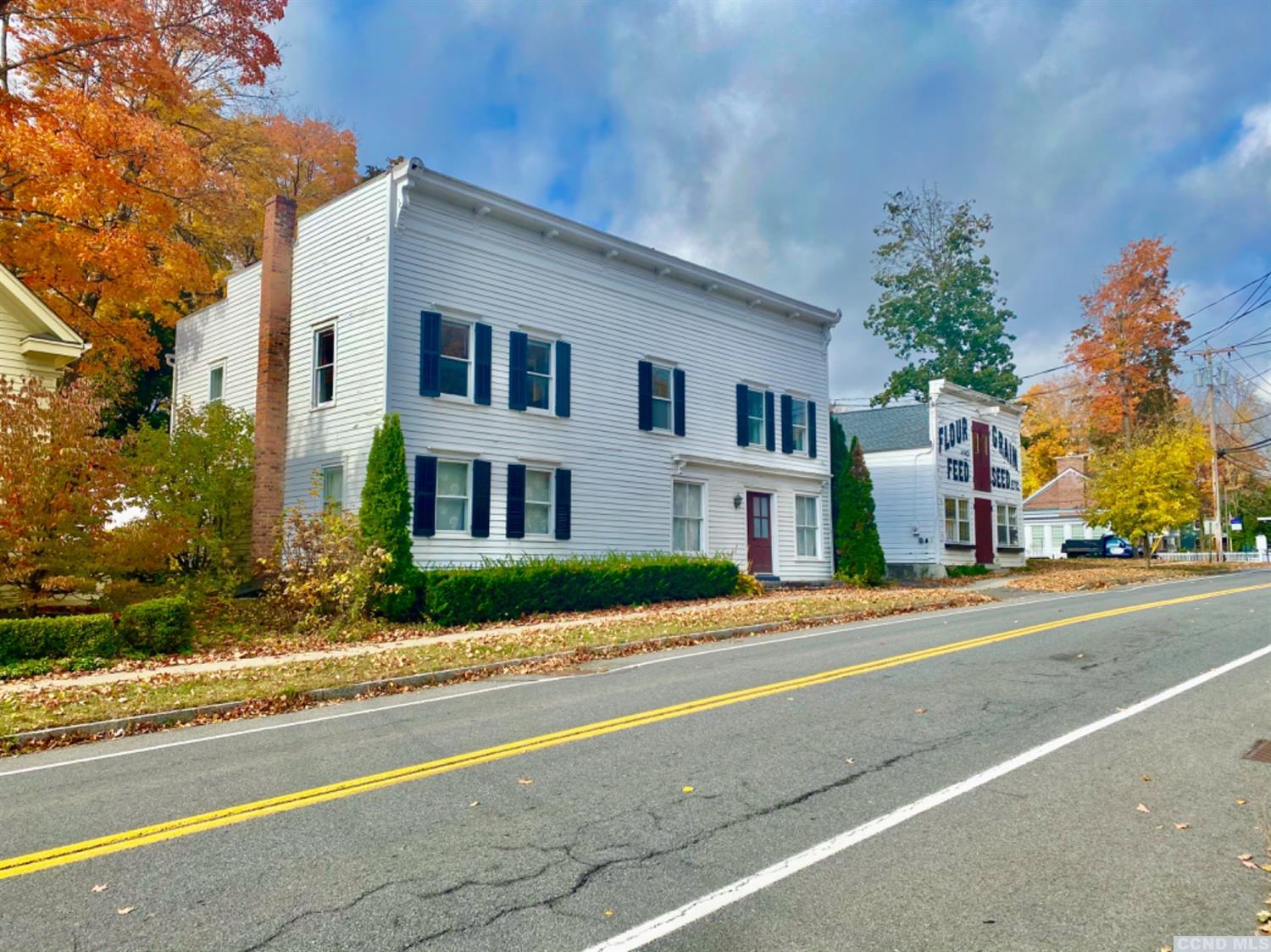 Kinderhook Landmark Country Life Real Estate LLC
