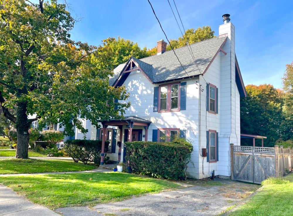 Village Living Country Life Real Estate LLC