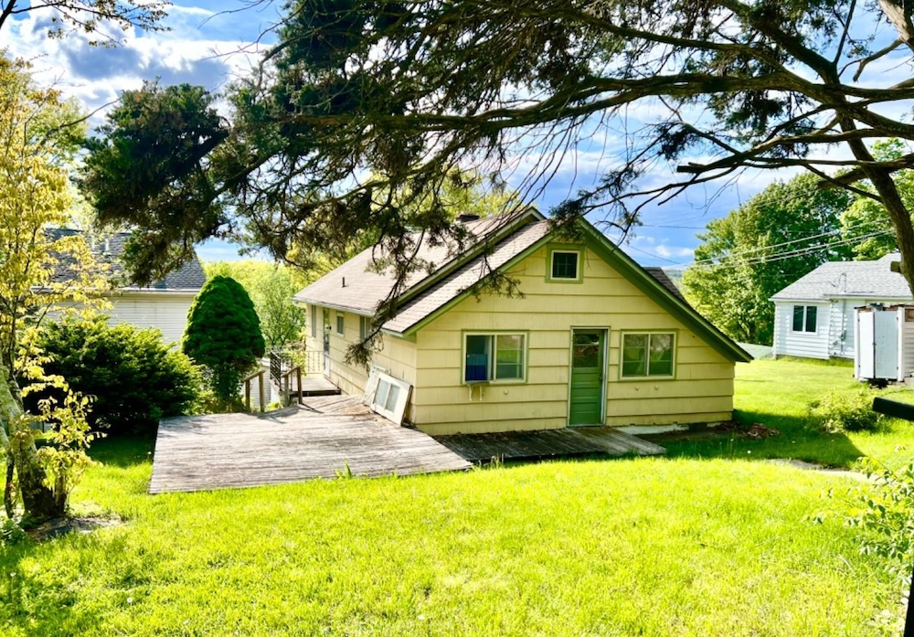 Lake Views Country Life Real Estate LLC